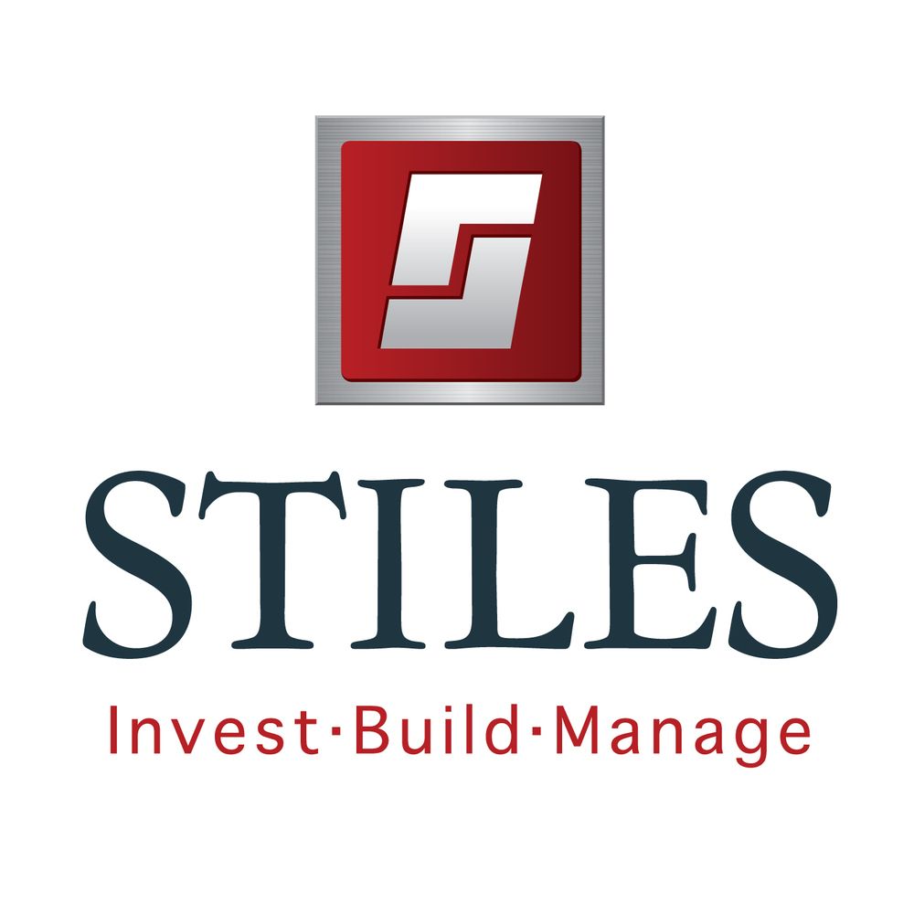 Stilesverticallogo white