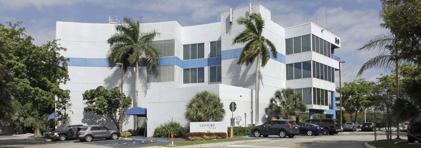 50-E-Sample-Rd-Pompano-Beach-FL-Primary-Photo-2-LargeHighDefinition-aspect-ratio-2550-900