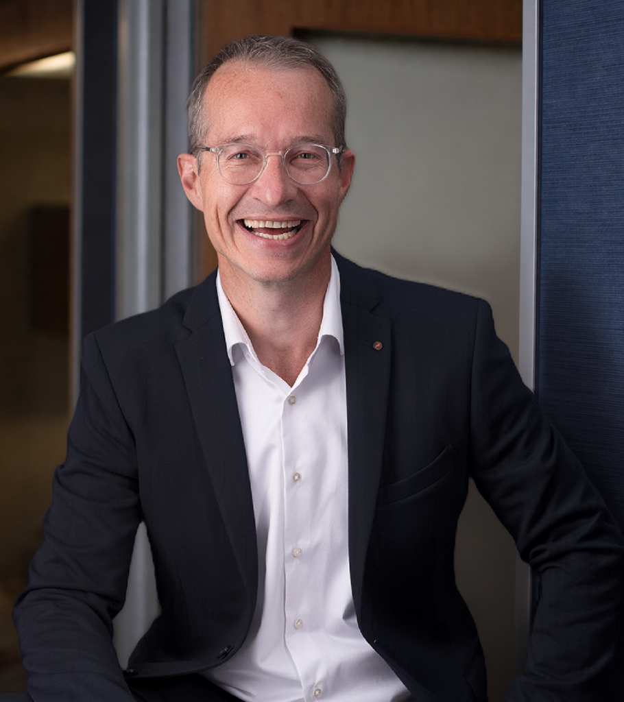 Quist Stefan Background GlassOffice aspect ratio 400